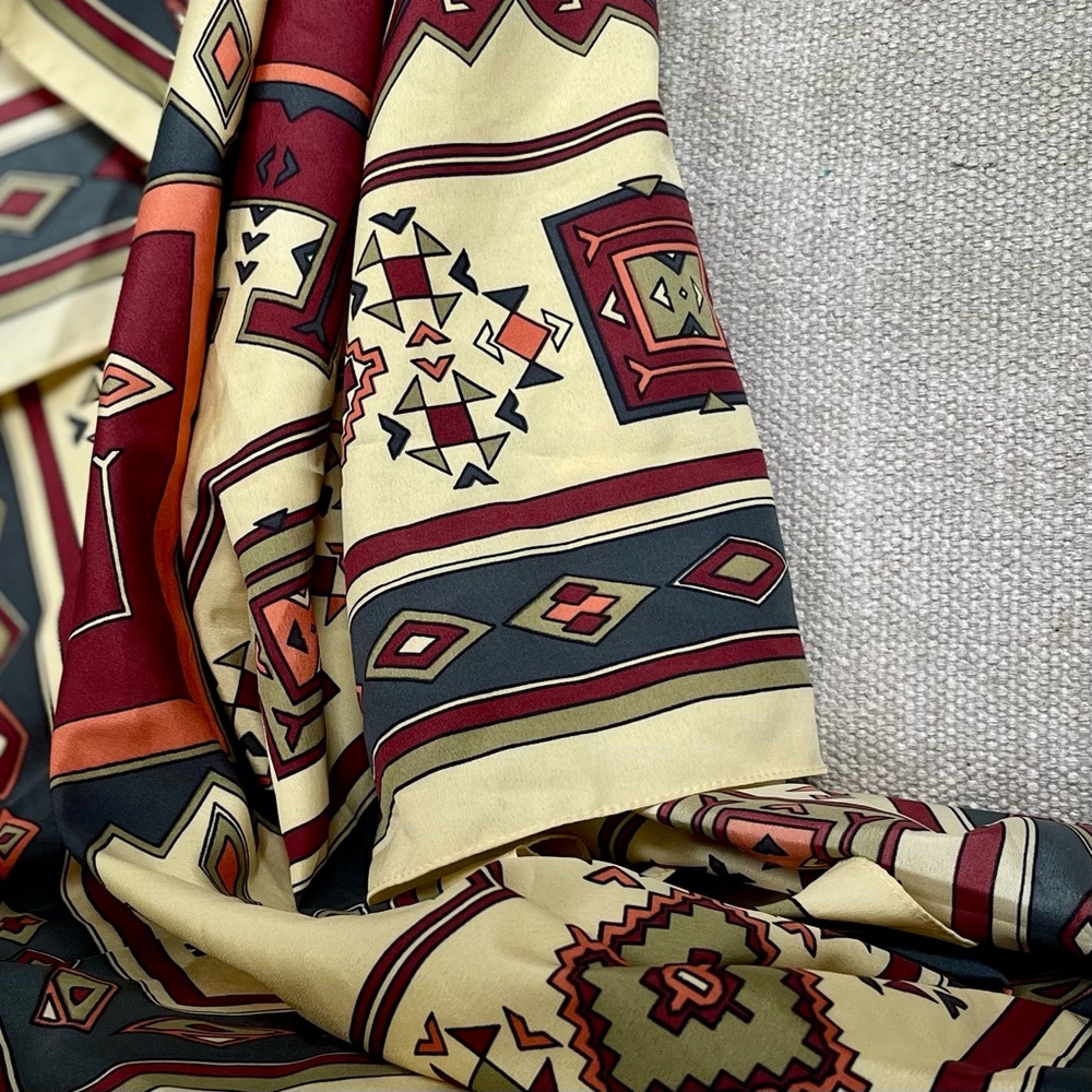 Extra Large Zara Scarf - Western Pattern - Picture 10 of 11